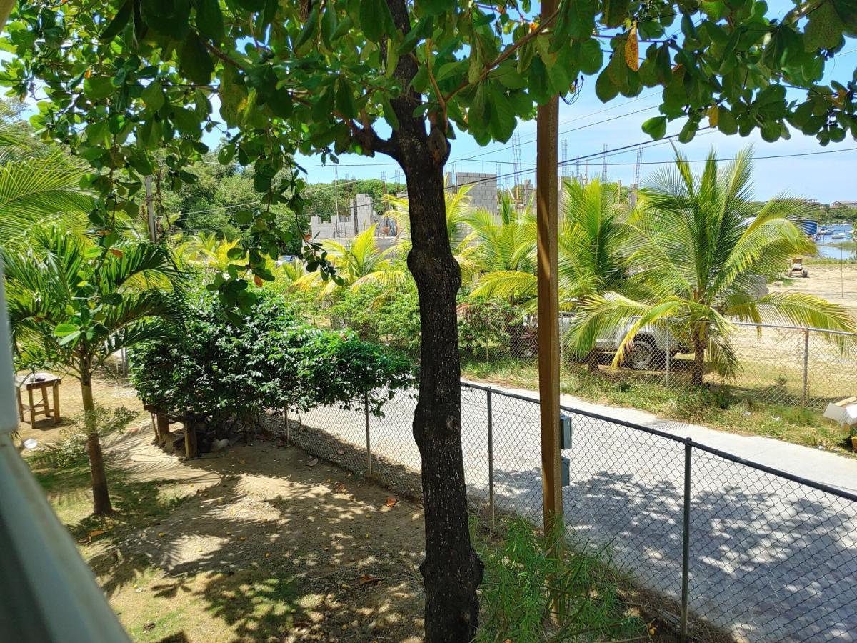 Single-Family Home With Gated Tropical Yard West End Exterior photo